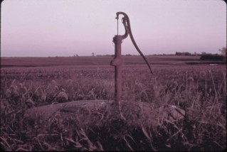 kansas hand pump 1974