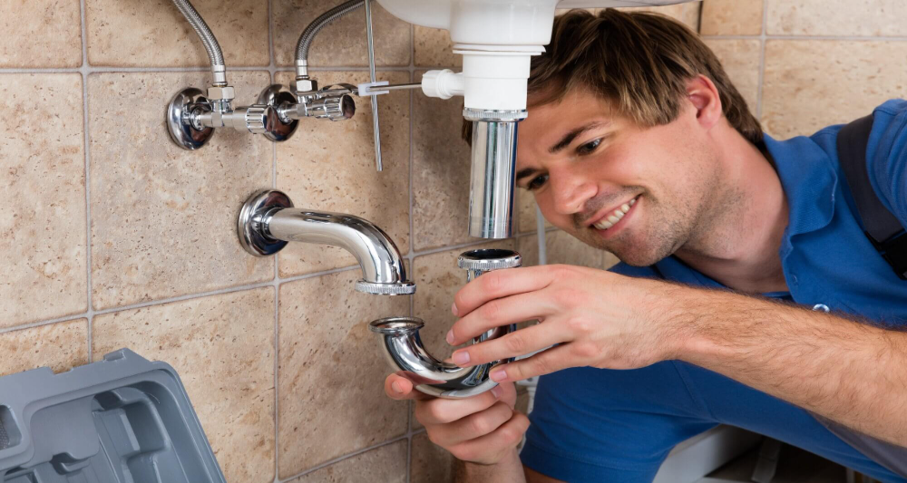 You Need a Plumber to Replace a Faucet, or Can You DIY It