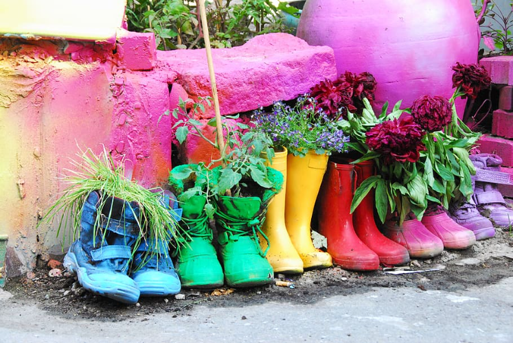 Old Rain Boots to Strawberry Planter